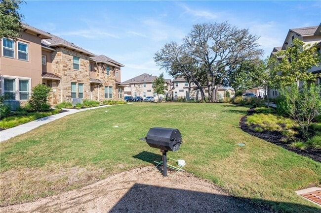 Building Photo - 13800 Lyndhurst St