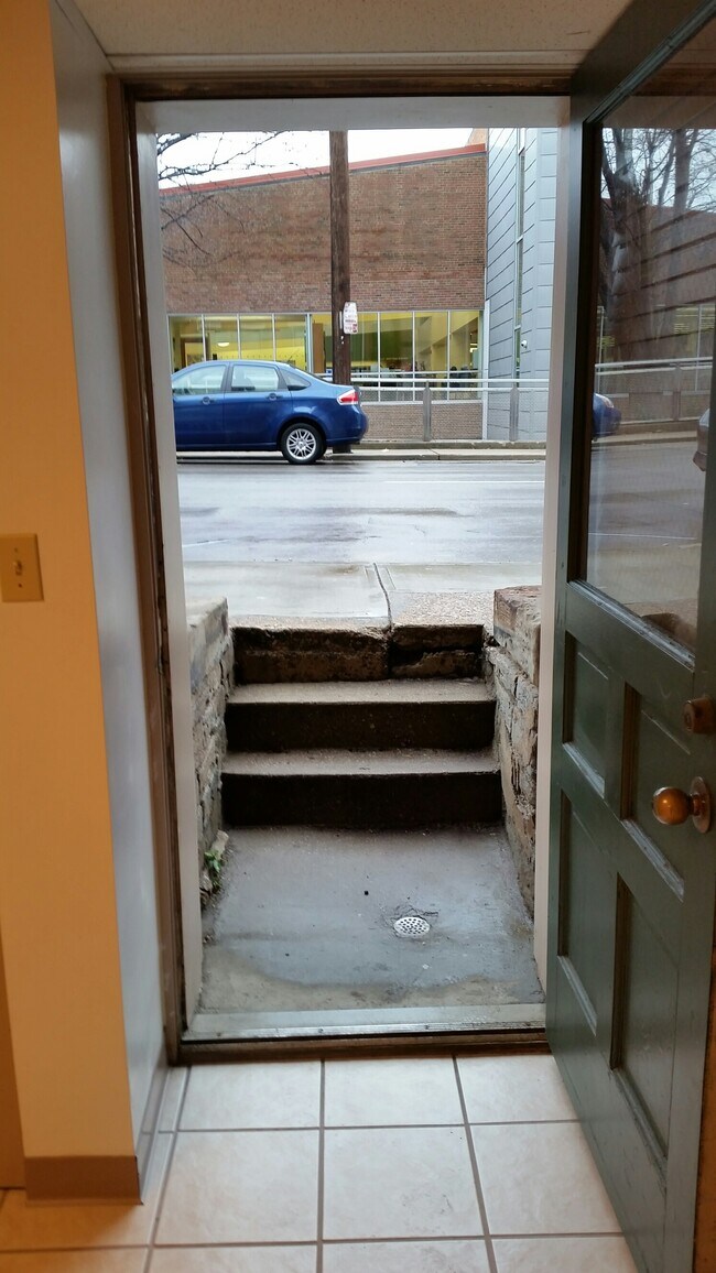 Building Photo - 112 E 5th St