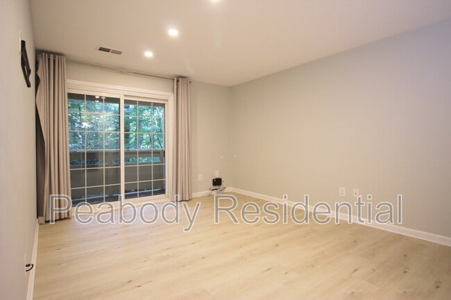 Building Photo - 2233 Lovedale Ln