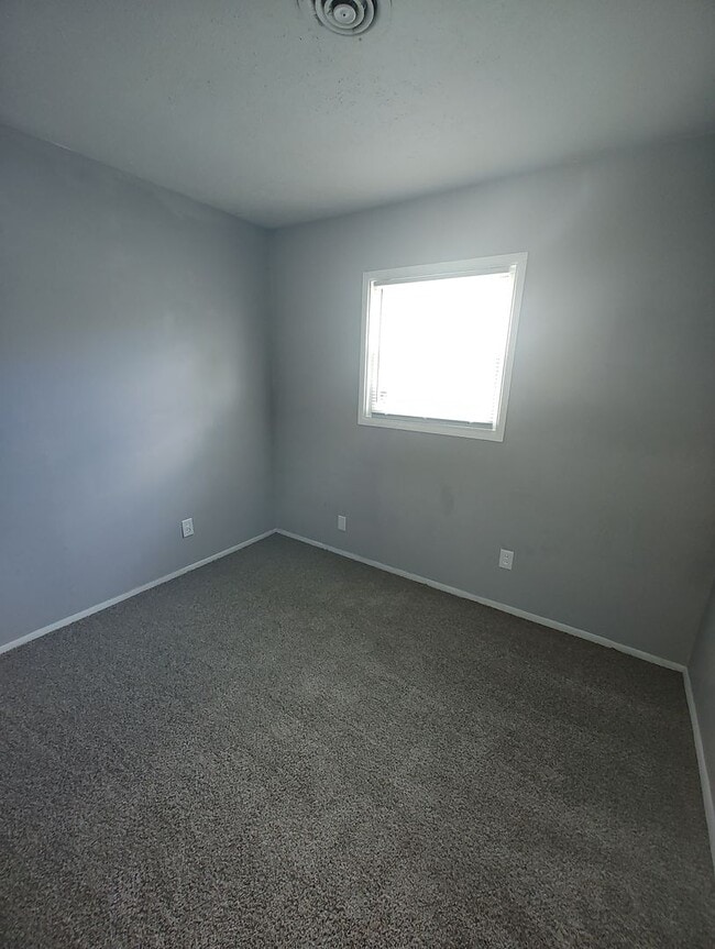 Building Photo - Get it before it's gone!