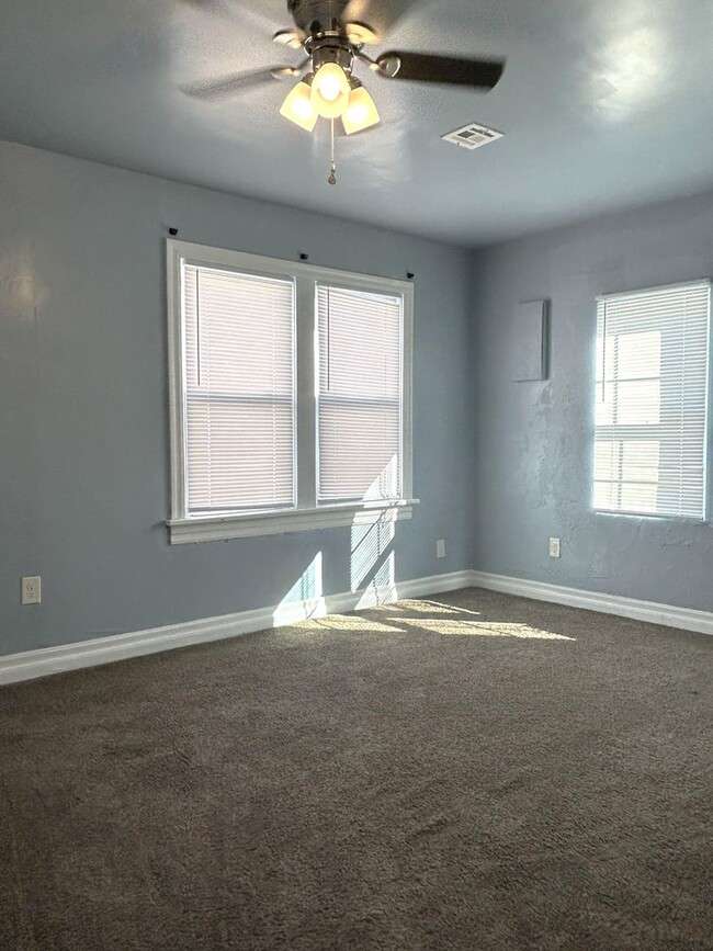Building Photo - Charming Living in the Heart of Historic M...