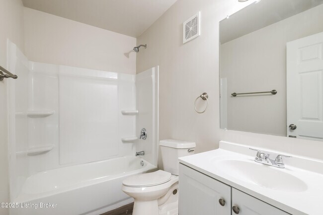 Building Photo - 2541 Rowan St