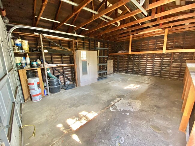 Building Photo - Adorable Home in Mid-town Sacramento!