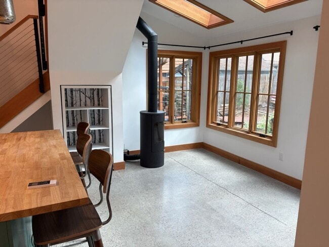 Building Photo - Downtown Bozeman Apartment for Rent!