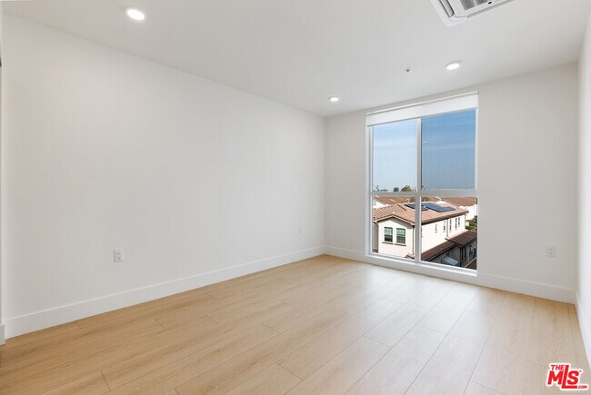 Building Photo - 8561 Belmont St