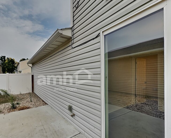 Building Photo - 9516 W Portola Dr