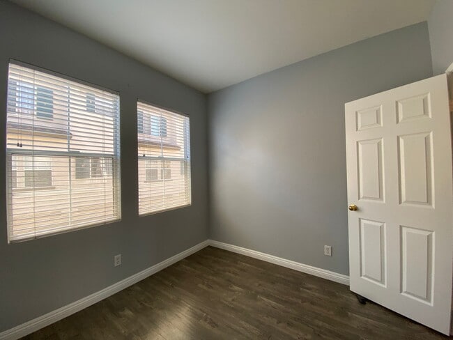 Building Photo - Beautiful Townhome in the Cascada Communit...