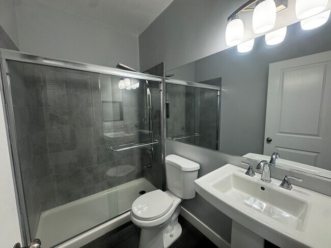 Building Photo - Renovated 2BD/2BA with Tandem Parking, Oversized Balcony & In-Unit Laundry — Downtown Long Beach