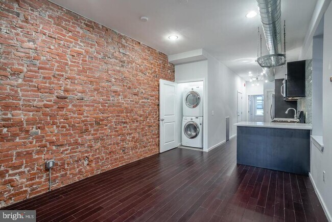 Building Photo - 927 N 2nd St