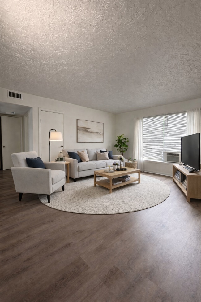 Building Photo - 905 E Thomas St