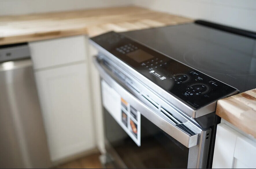 Stainless steel appliances - 1101 Pierce St