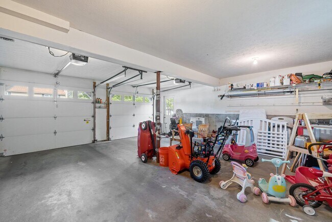 Building Photo - 94 Pullman St