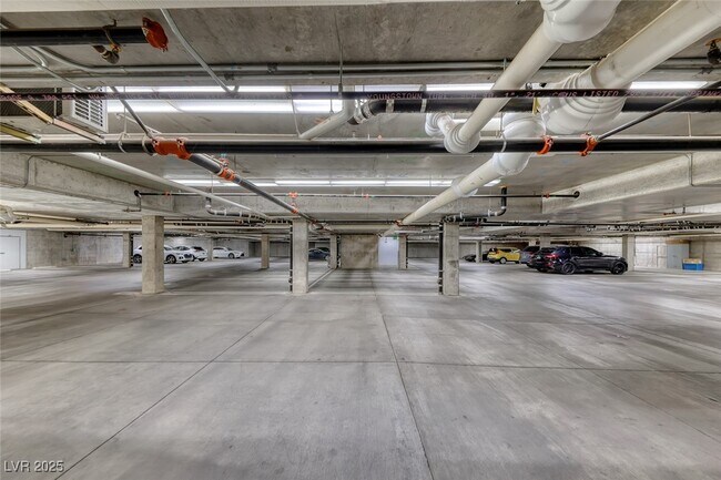 Building Photo - 64 Strada Principale