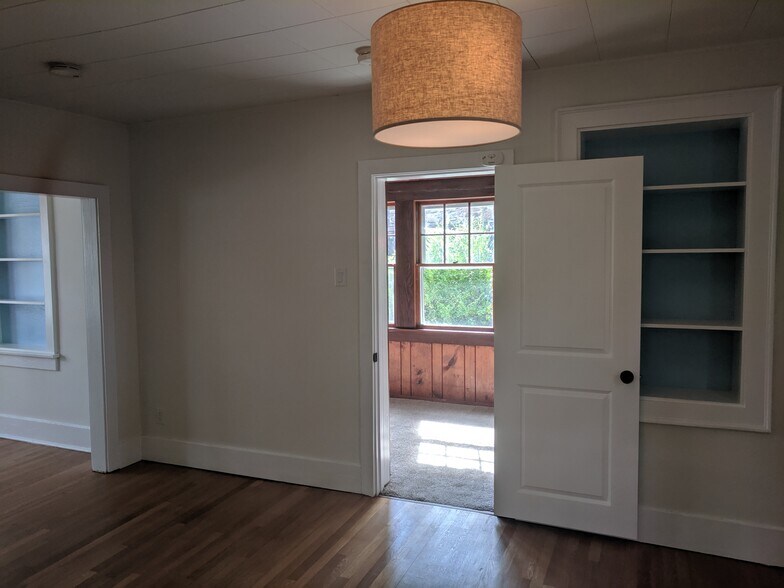 Building Photo - 245 E Hamilton Ave