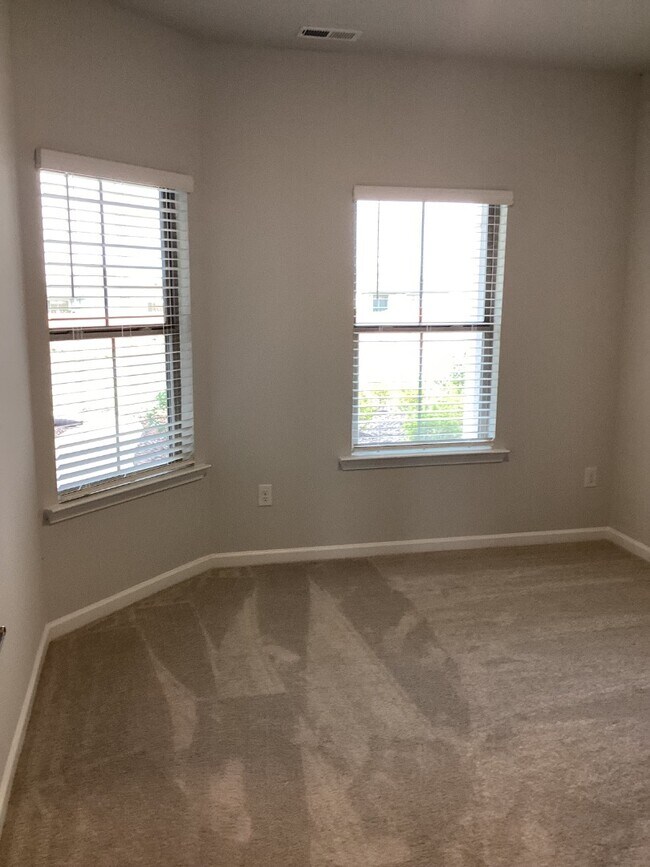 Building Photo - 229 Paca Ln