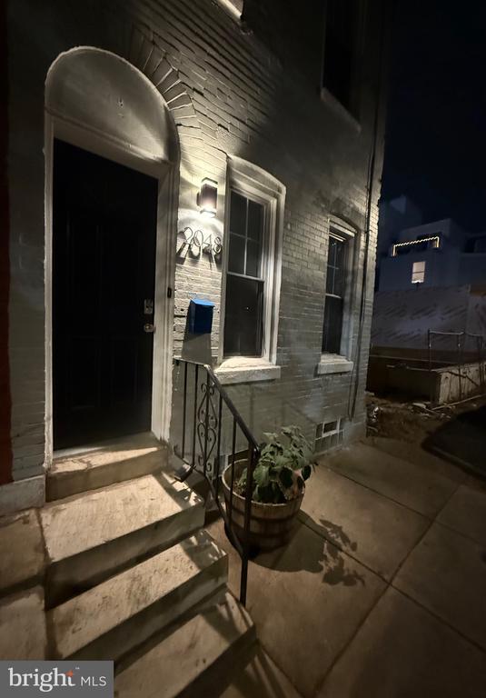 Building Photo - 2048 N Darien St