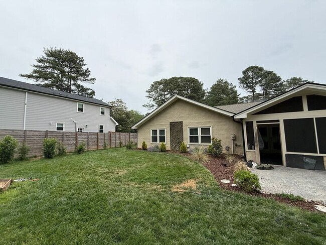 Building Photo - 908 Plateau Ln