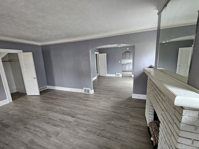 Building Photo - 15906 Corsica Ave