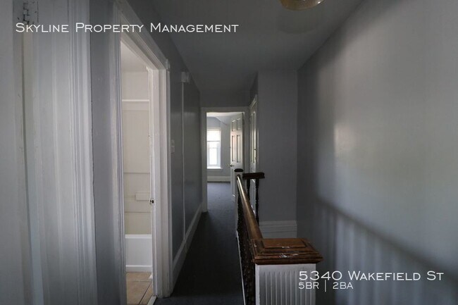 Building Photo - Beautiful Updated 5 Bedroom House