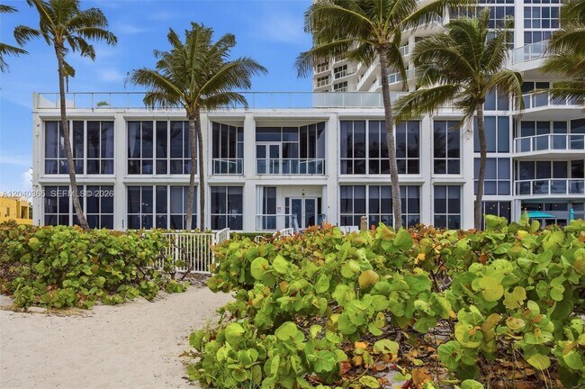 Building Photo - 16500 Collins Ave