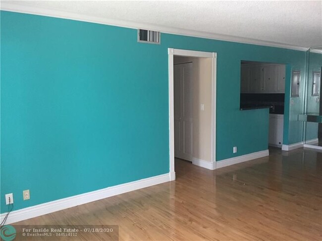 Building Photo - 170 Cypress Club Dr