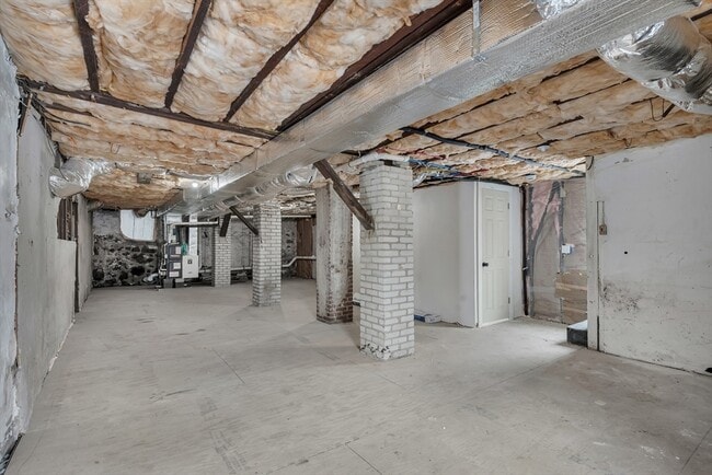 Building Photo - 73 Walnut St