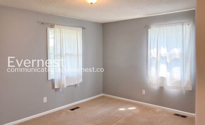 Building Photo - 1808 Riverview Dr