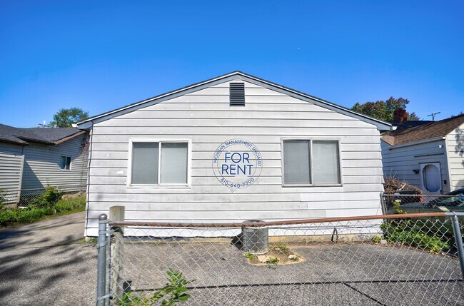 Building Photo - 3717 Larchmont St