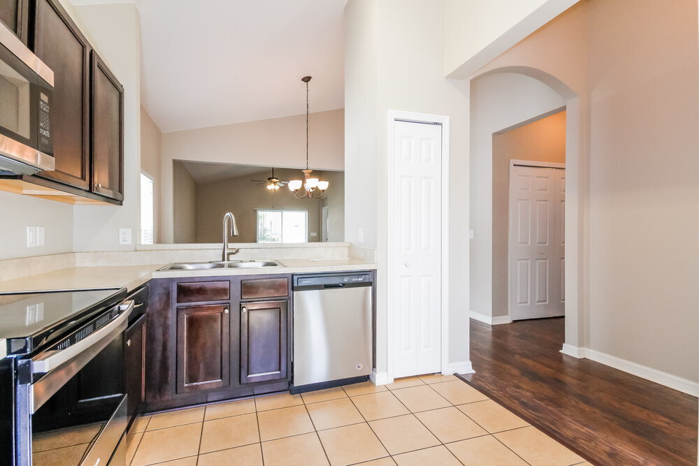 Building Photo - 6870 Glenbrook Dr