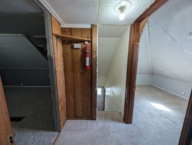 Building Photo - Large Bremerton Original for Rent! Over 23...