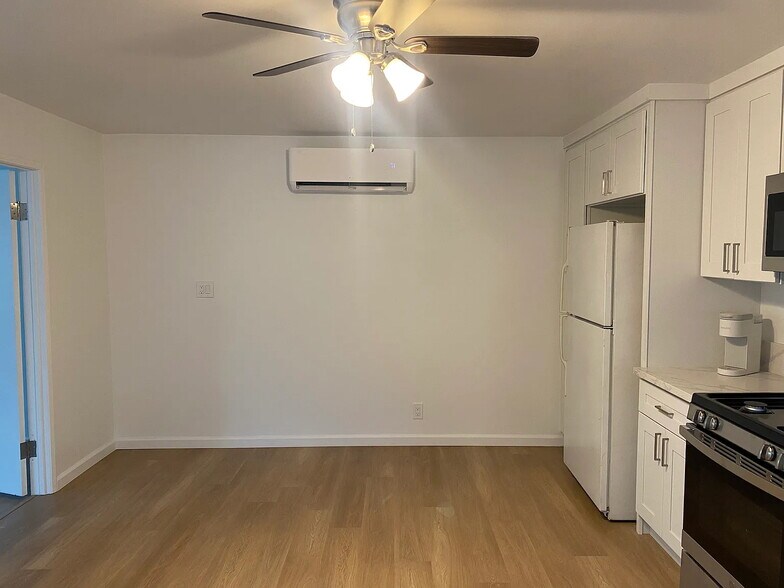 Building Photo - 11921 Hayford St