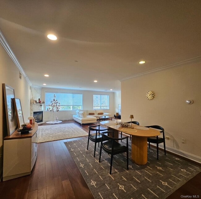 Building Photo - 171 Great Neck Rd