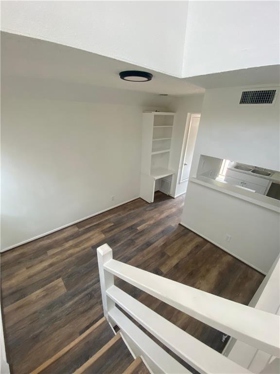 Building Photo - 912 W 22 1/2 St