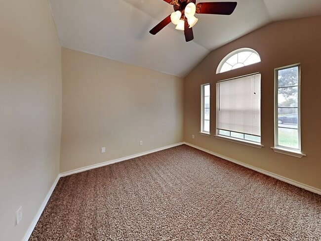 Building Photo - No Application Fees* $500 off 1st Months R...