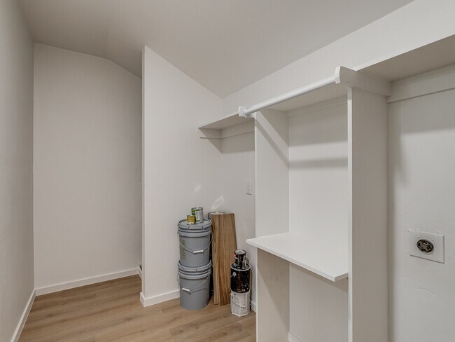 Building Photo - 1723 W Park Pl