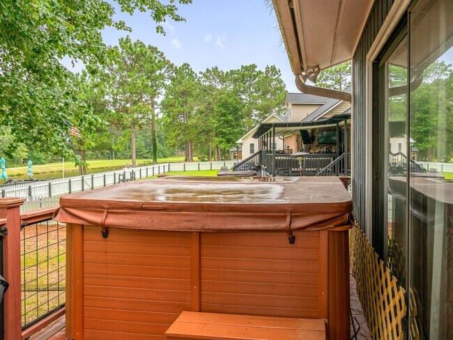 Building Photo - Waterfront Home in Carolina Lakes!