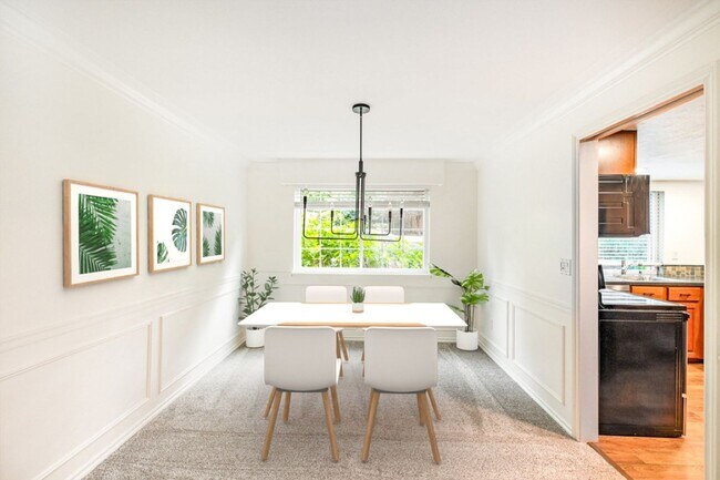 Building Photo - 4Bd/2.5Ba Bellevue Home