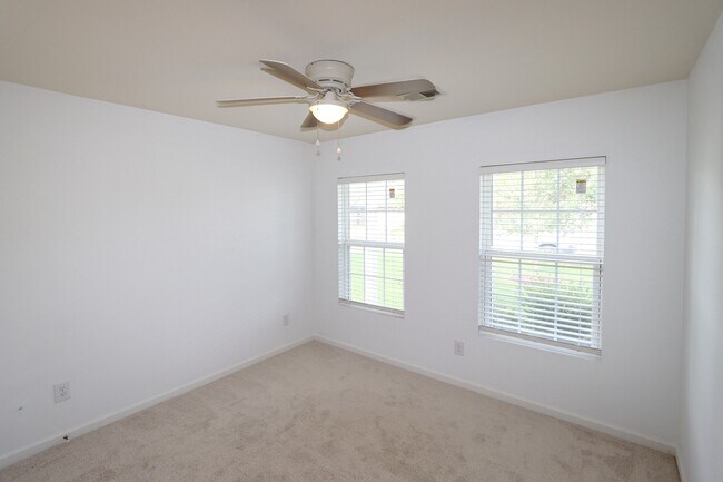 Building Photo - 31 Southfork Dr
