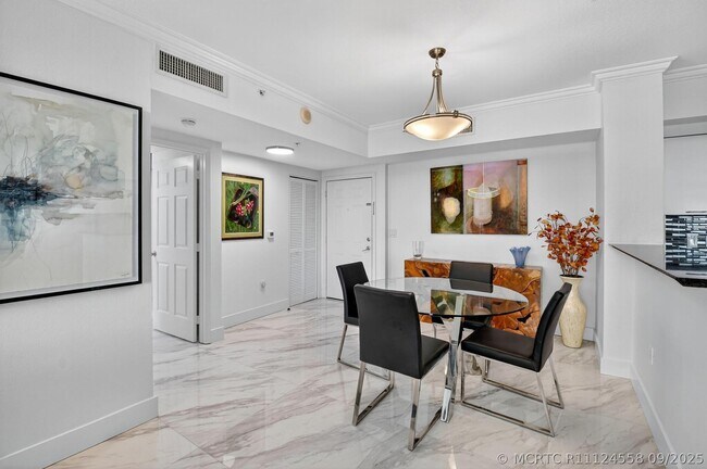 Building Photo - 625 Casa Loma Blvd