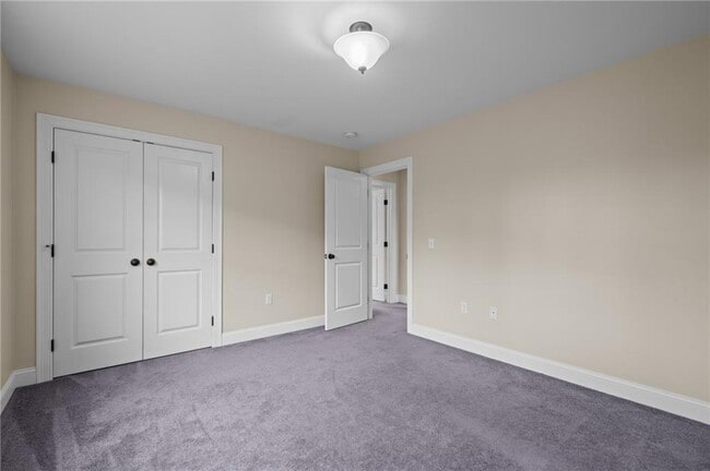 Building Photo - 20 Vanderbilt Ln