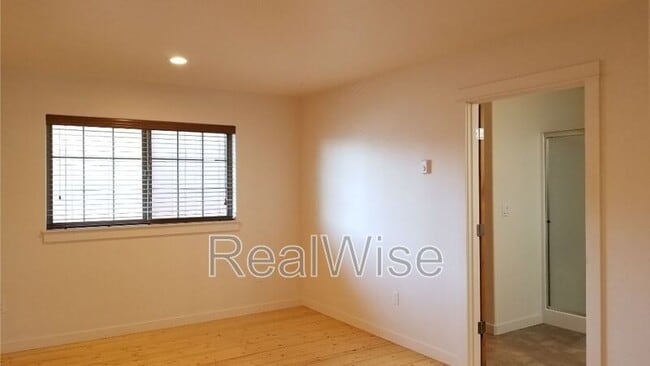 Building Photo - 738 W Antler Ave