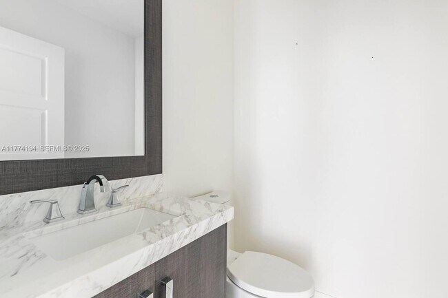 Building Photo - 2809 NE 14th Ave