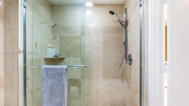 Building Photo - 16275 Collins Ave