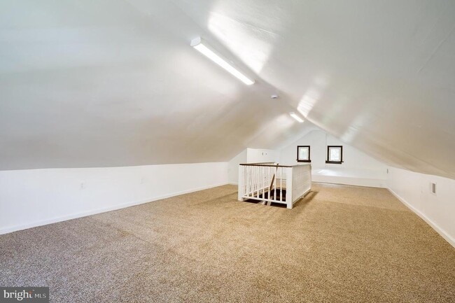 Building Photo - 4851 Crescent St