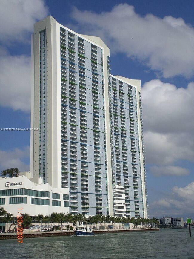 Primary Photo - 335 S Biscayne Blvd