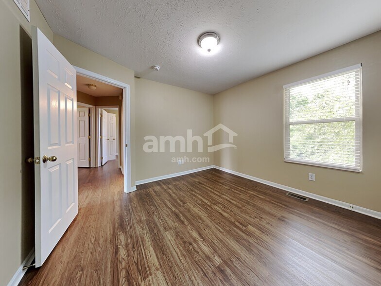 Building Photo - 180 Regency Sq