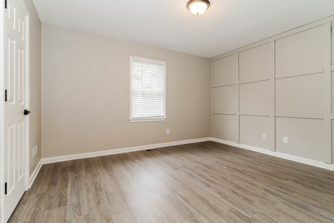 Building Photo - 60 River Oaks Dr SW
