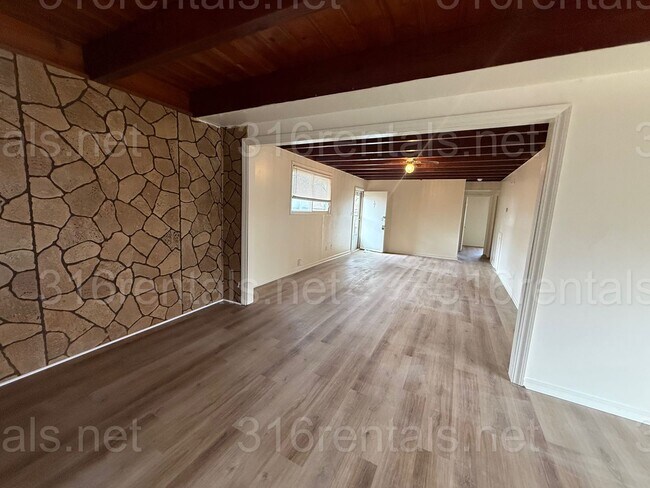 Building Photo - $1195 - **COMING SOON** 3 bed 2 bath - Single Family Home