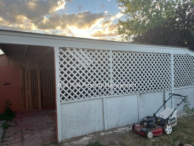 Building Photo - 319 Idaho Ave