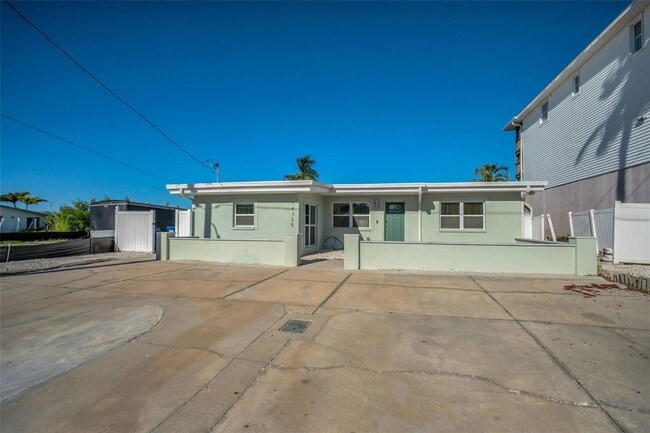 Building Photo - 14125 N Bayshore Dr